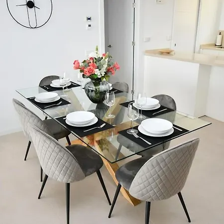 Casa Kerr - Luxury Apt - Sleeps 9 - Los Boliches Apartment Malaga