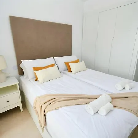 Apartment Casa Kerr - Luxury Apt - Sleeps 9 - Los Boliches Malaga